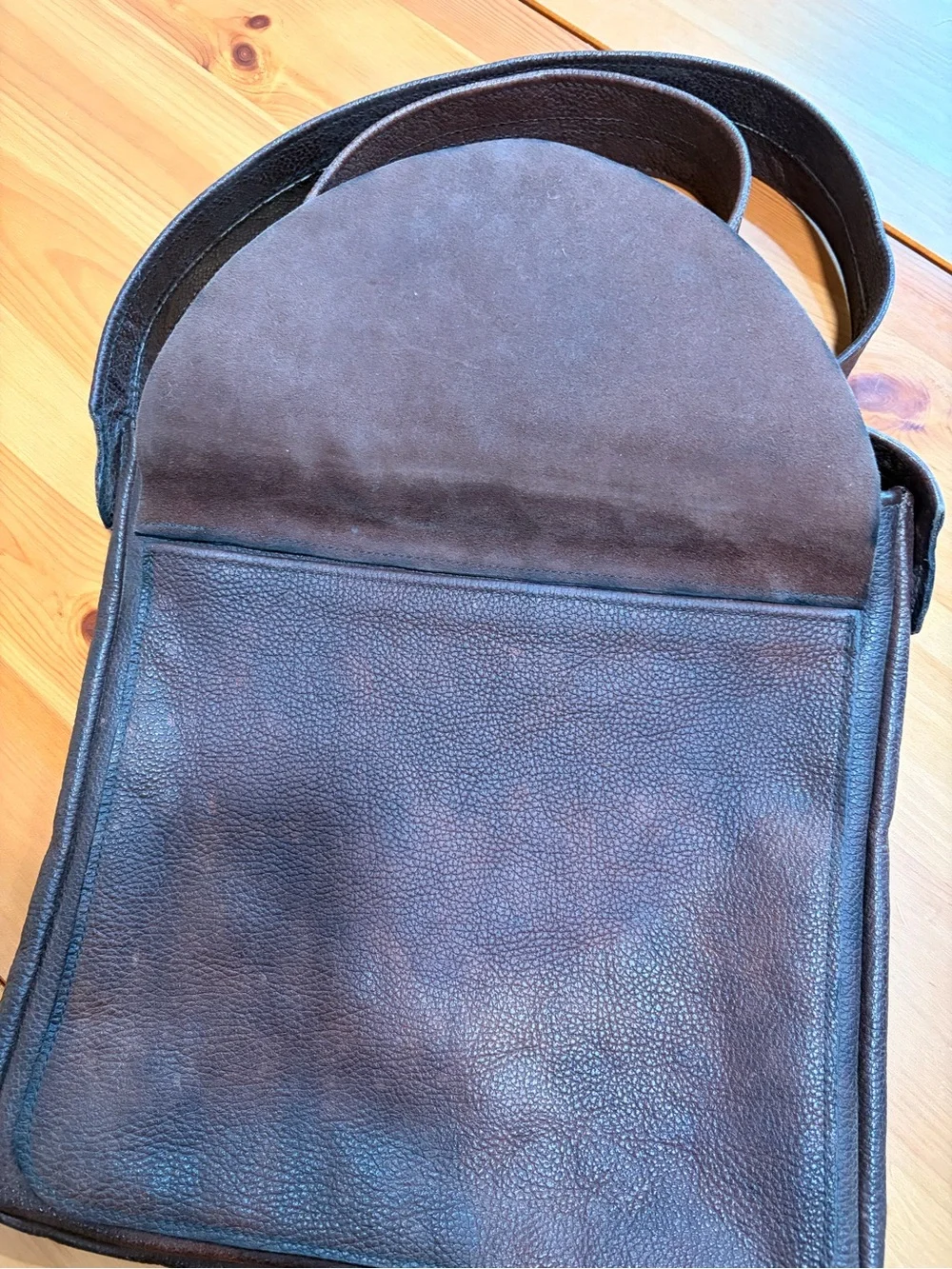 Vintage Chocolate Leather Messenger Crossbody Bag - Classic Everyday Carry